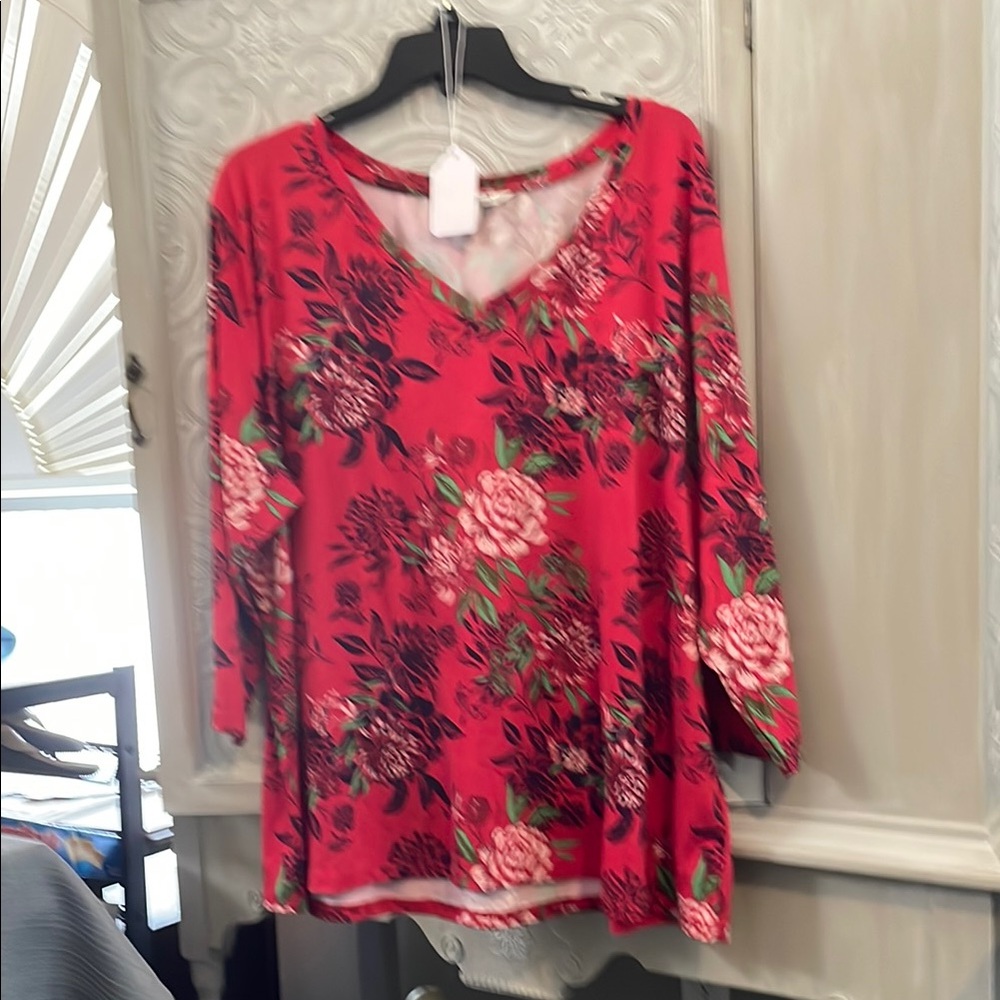 Floral V-Neck Women's Top - Red